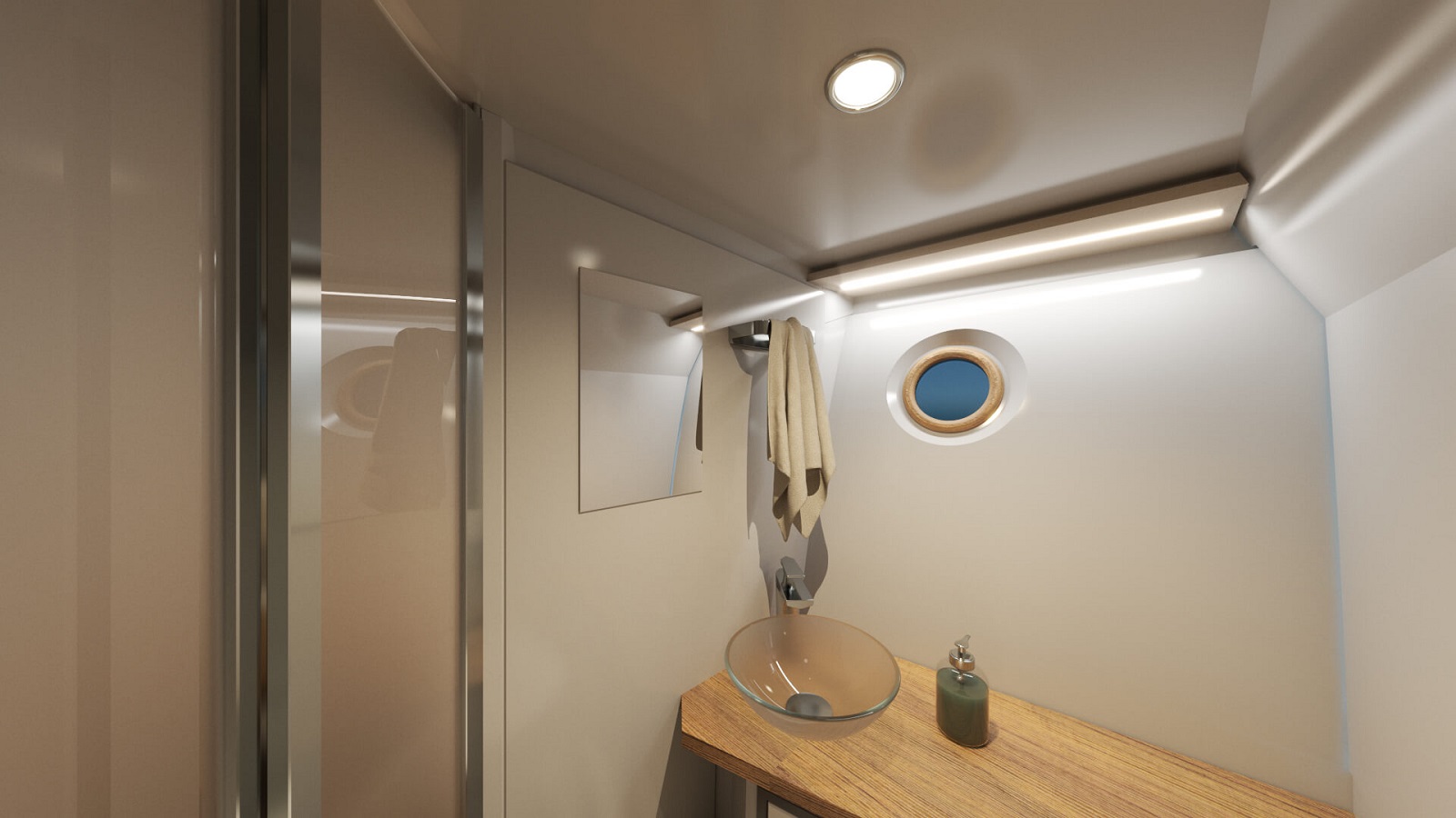 Kopalnica, z majhnim oknom, velikim ogledalom in steklenim umivalnikom, na motornem čolnu