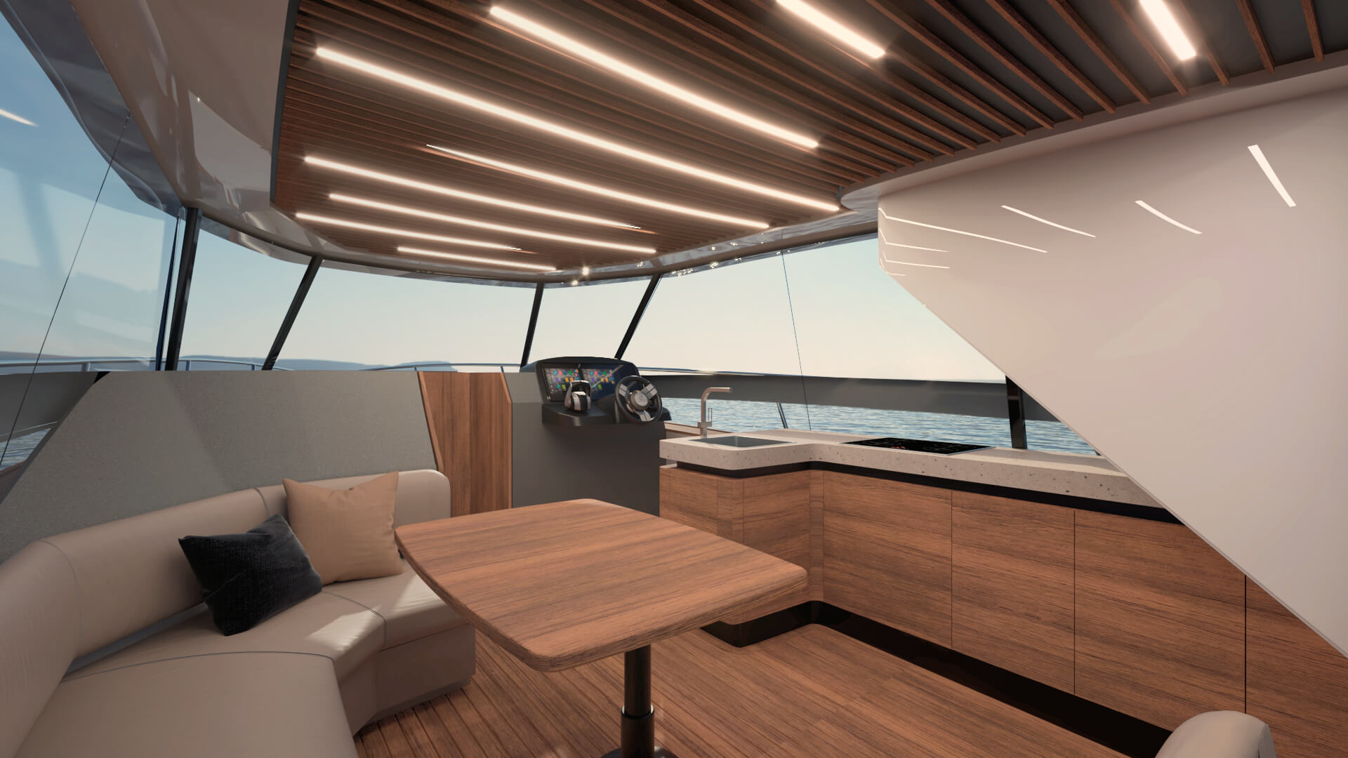 Interier jahte z jedilnim prostorom s sedeži in kuhinjo z lesenimi omaricami